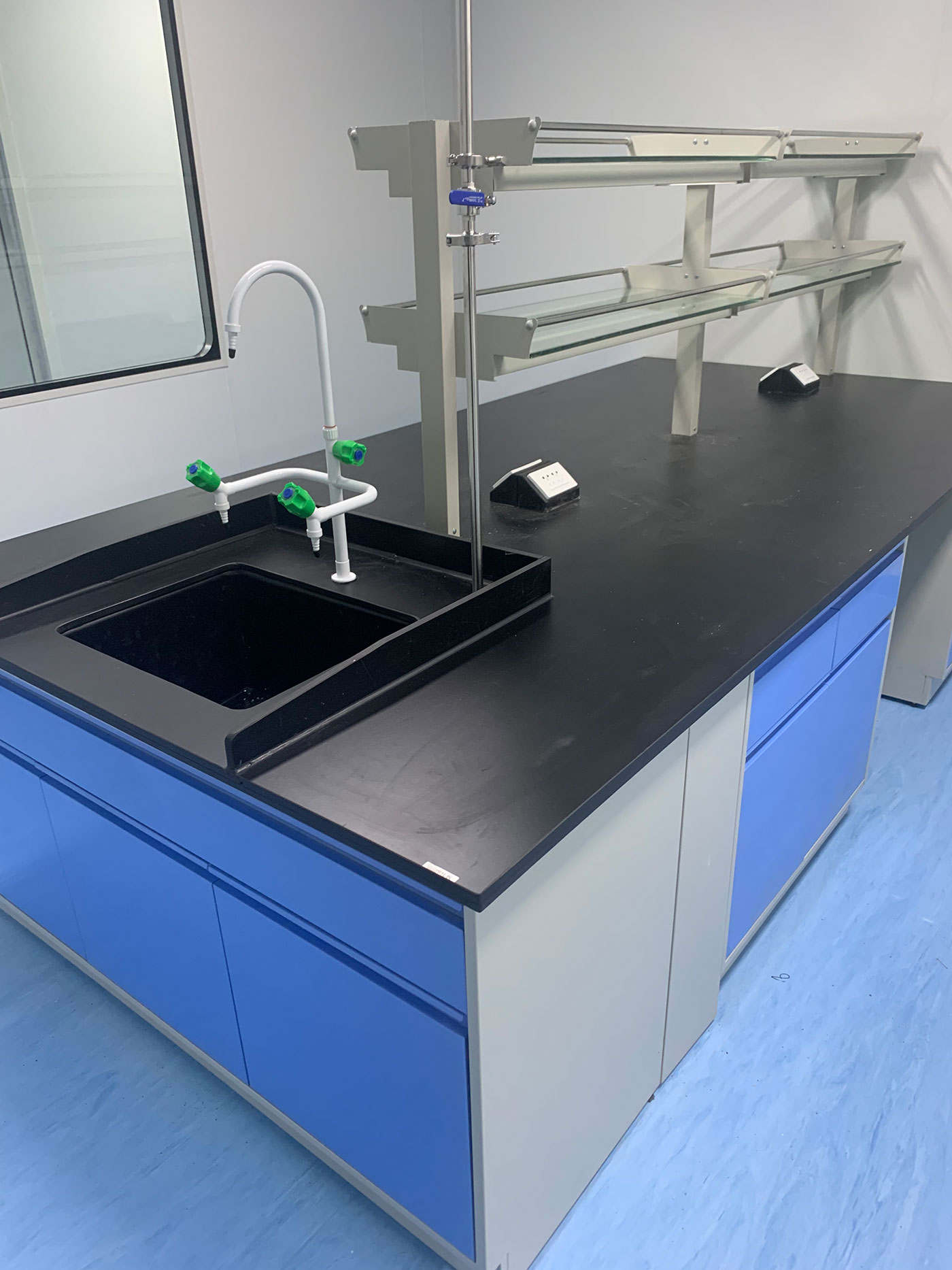 微生物实验室、无菌室、阳性对照室、校价室、理化室