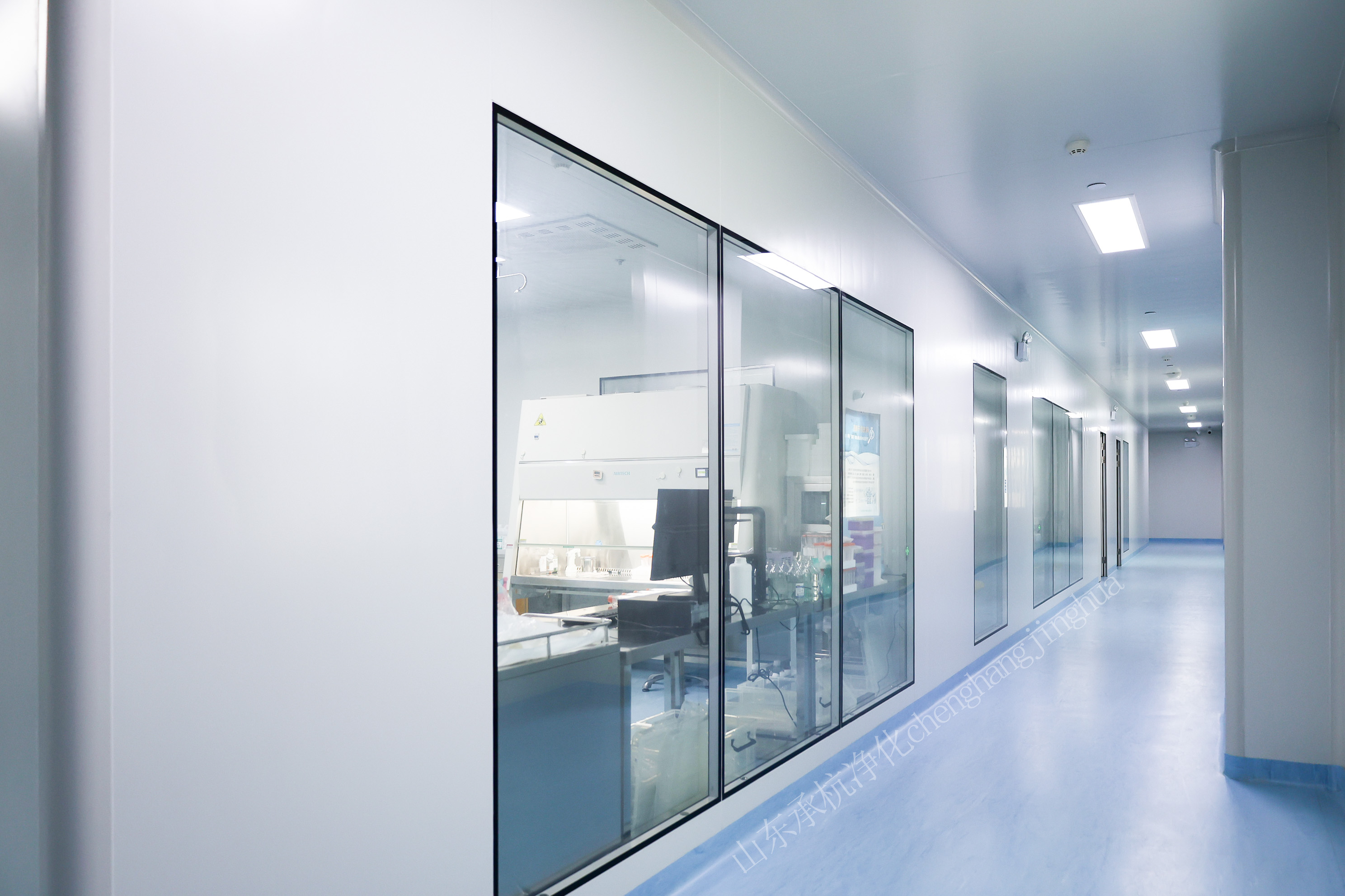 细胞实验室参观走廊：透视科学，守护洁净